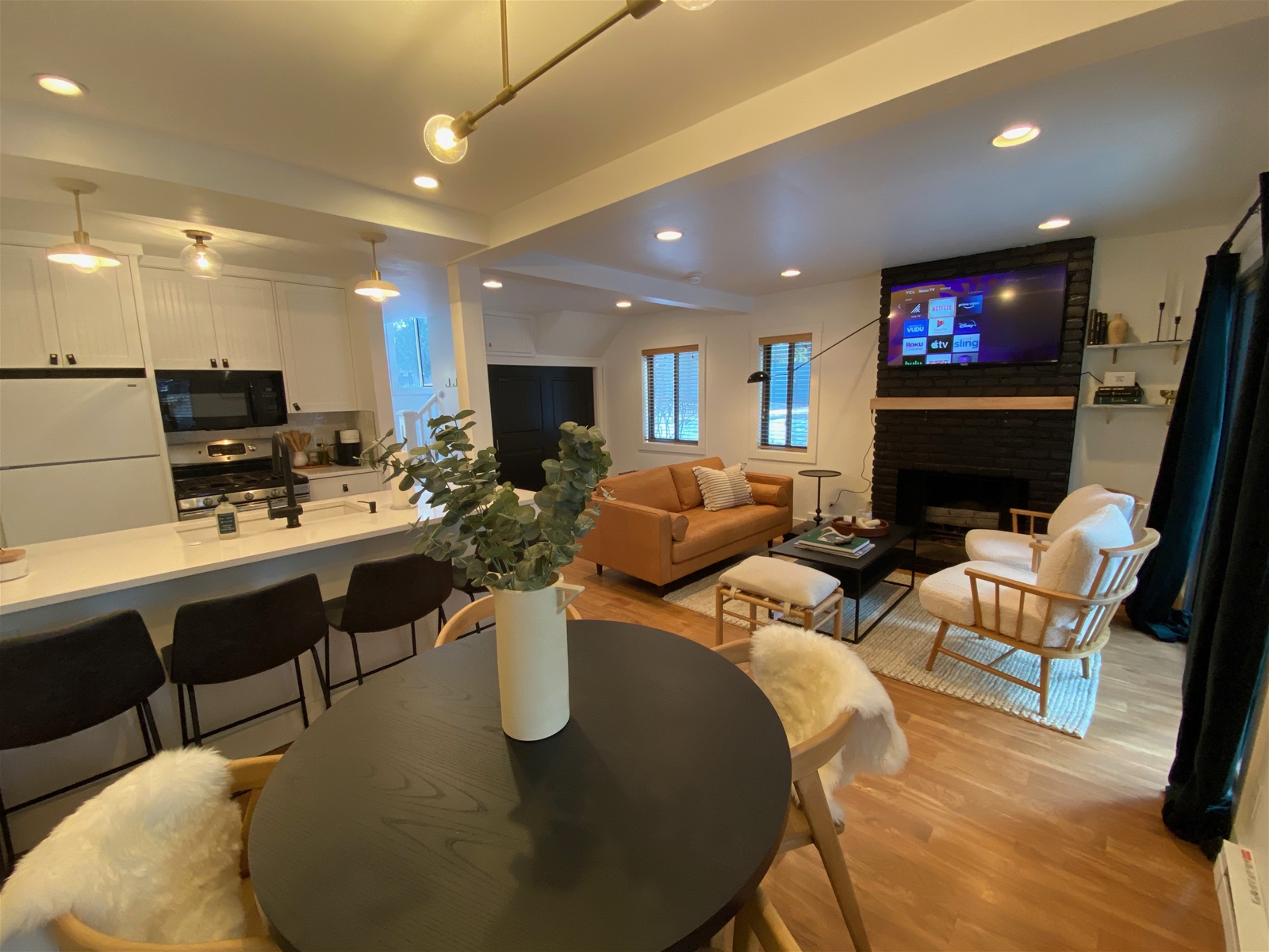 Andora Villa #123 Newly Remodeled 2 BR / 2Bath, Centrally Located, Close to Town Center