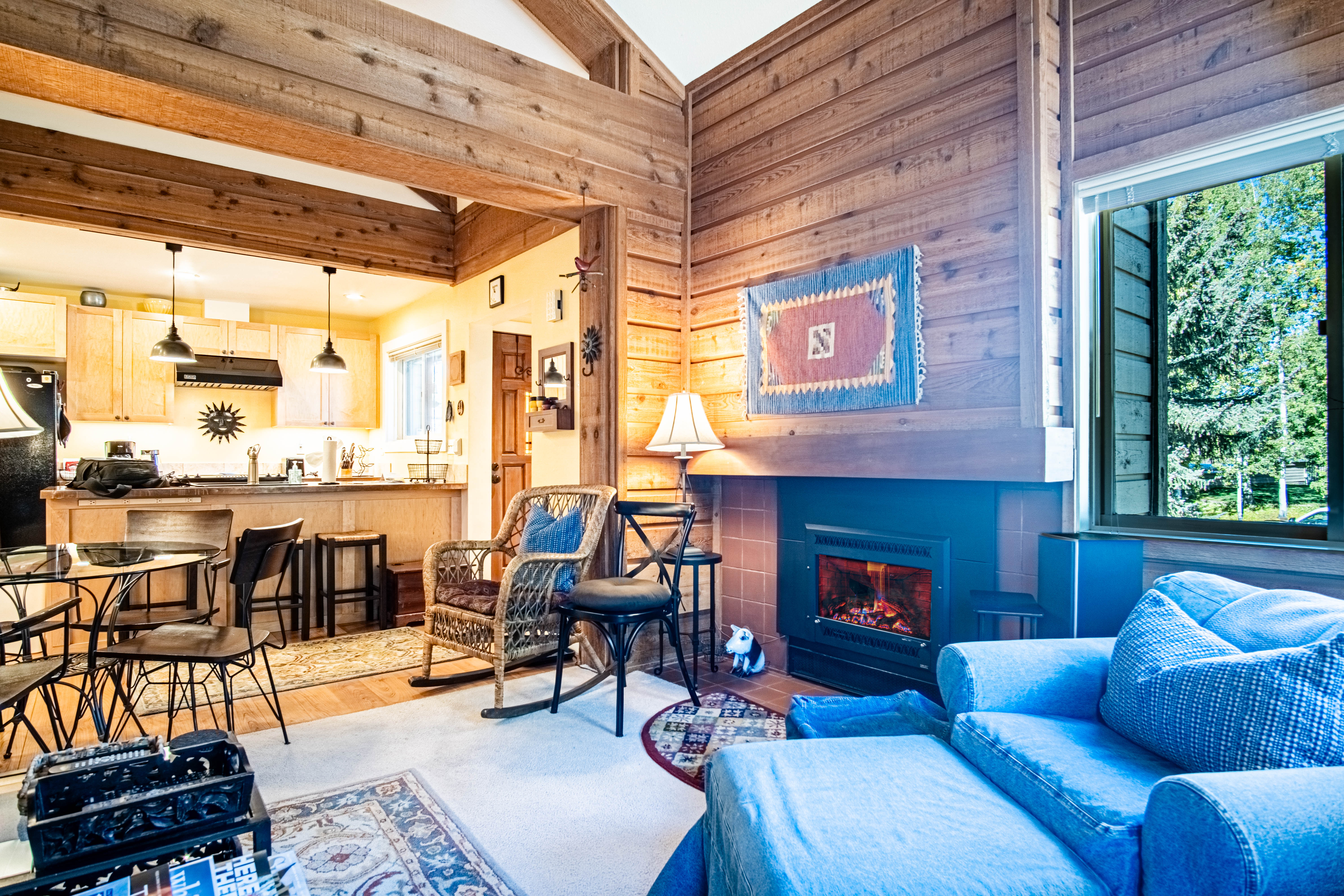 Bluff Condo + Free guest passes to Elkhorn Resort amenities included!