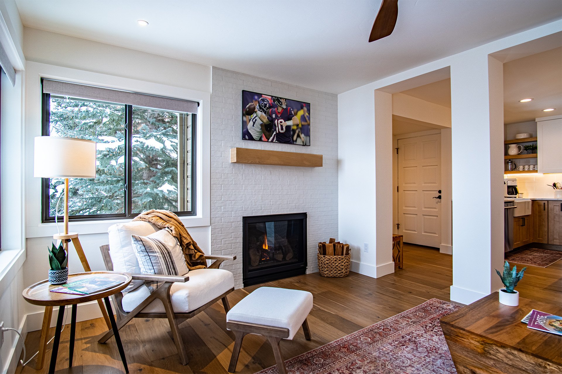 Classy, contemporary, cozy, Sun Valley condo with Resort Amenities