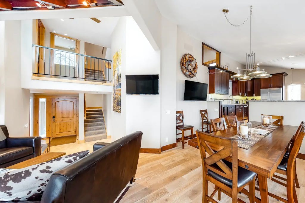 Corrock Style - Luxury Hot Tub Home near Ski Lifts & Downtown Ketchum!