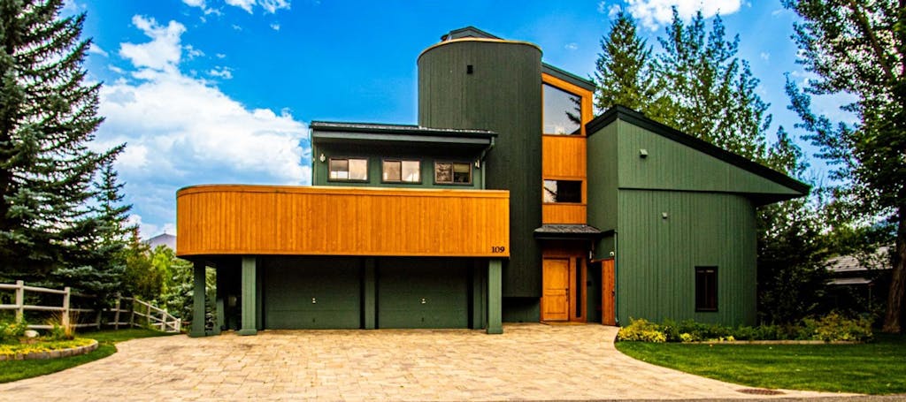 Corrock Style - Luxury Hot Tub Home near Ski Lifts & Downtown Ketchum!