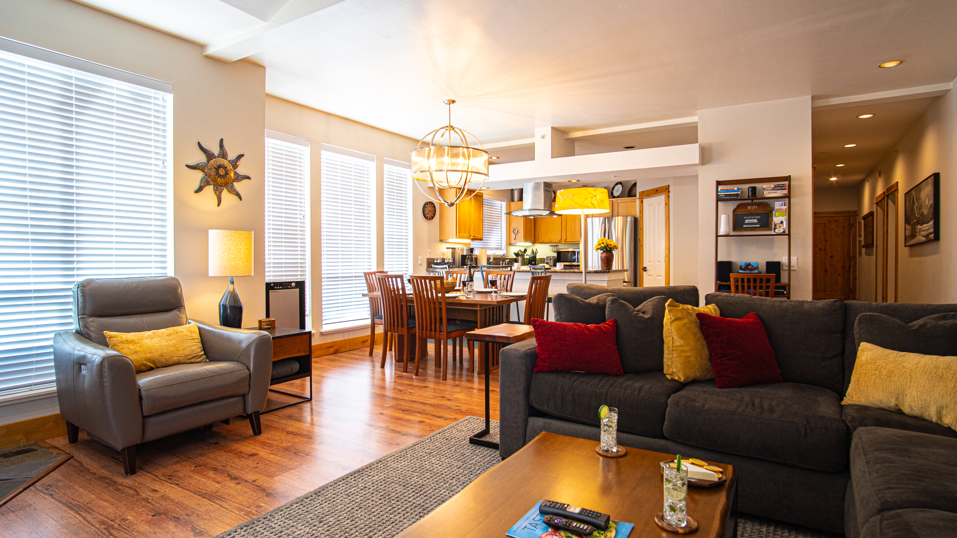 Snow Star Skylight - 3BD 3BA - Hot Tub, Gym, Walk to Ski!