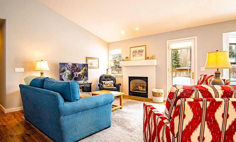 In the Heart of Hailey; PRIVATE PET-FRIENDLY 3 bedroom home with garage