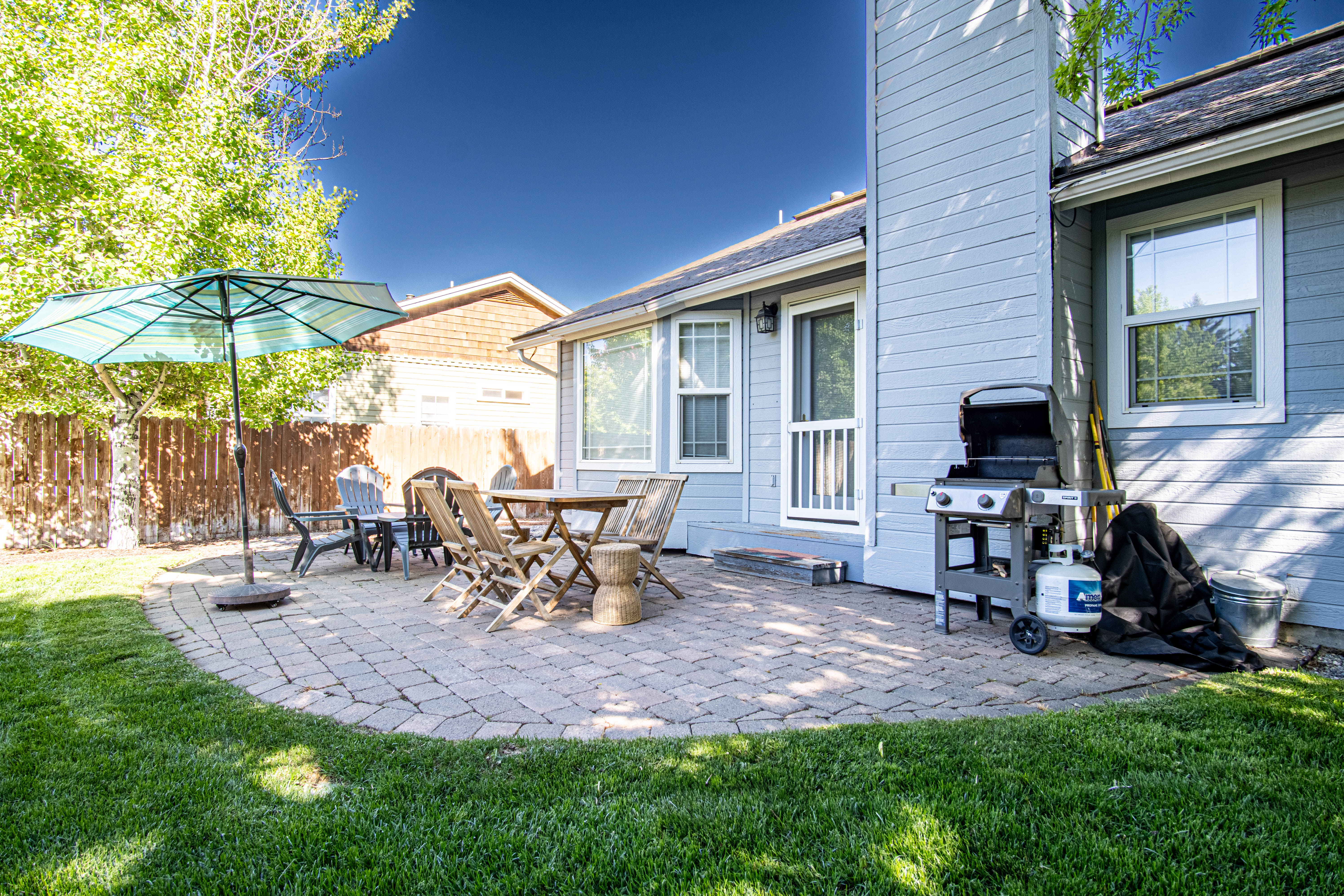 In the Heart of Hailey; PRIVATE PET-FRIENDLY 3 bedroom home with garage