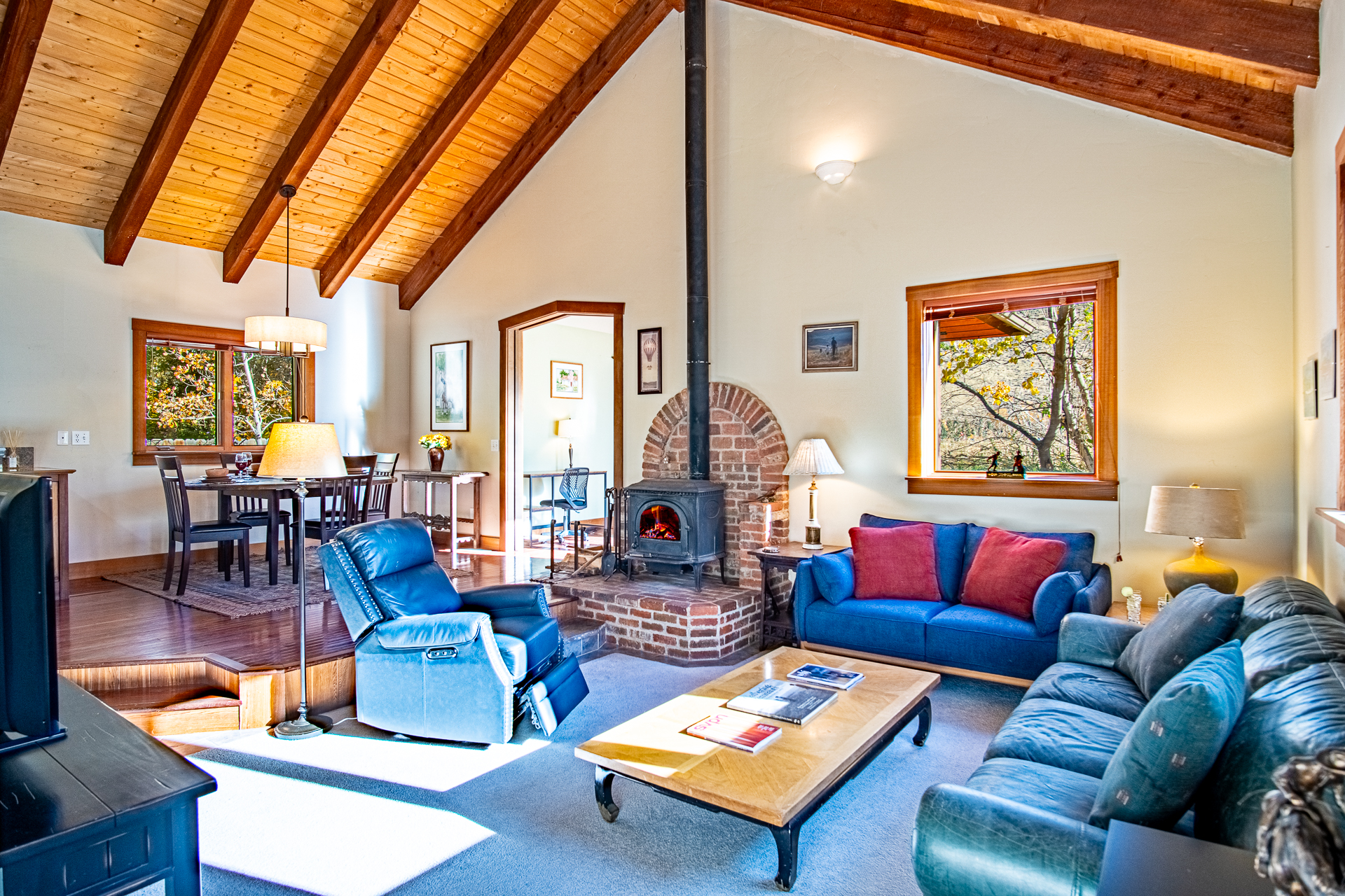 Creekside on Quigley - 3BD Private Home on trails + Hot Tub