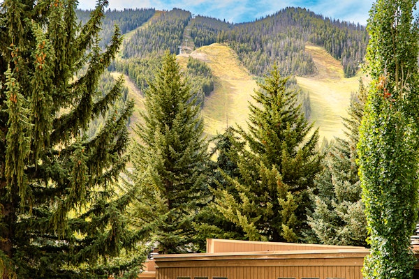 Sawtooth Ski Condo - Hot Tub + Walk to Ski Slopes!