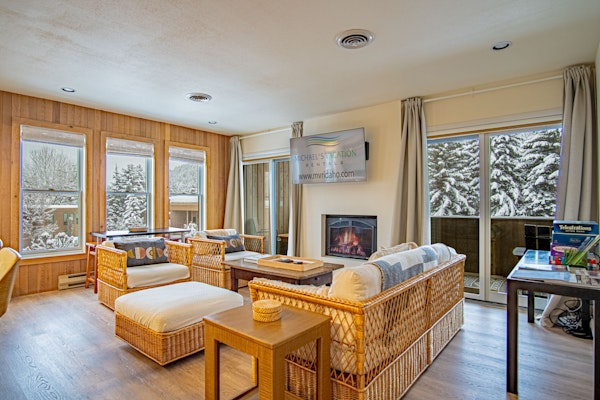 Sawtooth Ski Condo - Hot Tub + Walk to Ski Slopes!