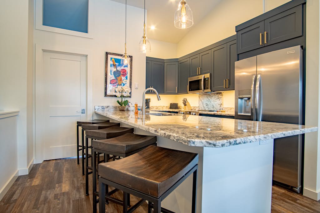 Steps to Free Shuttle • 3-Min Ride to Ski Lifts & Ketchum