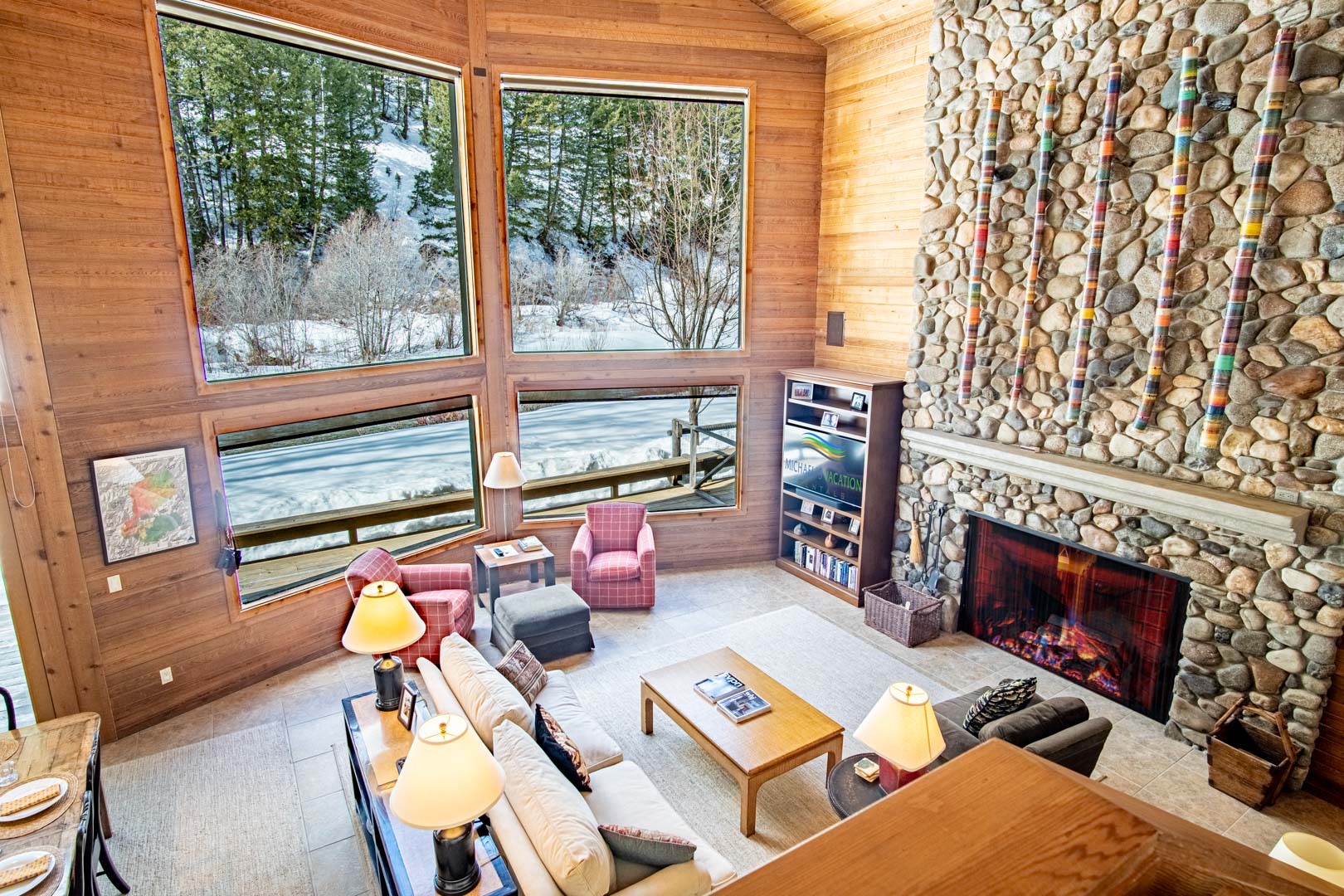 River House - 4BD Riverfront, Hot Tub, Near SV Ski Lifts!