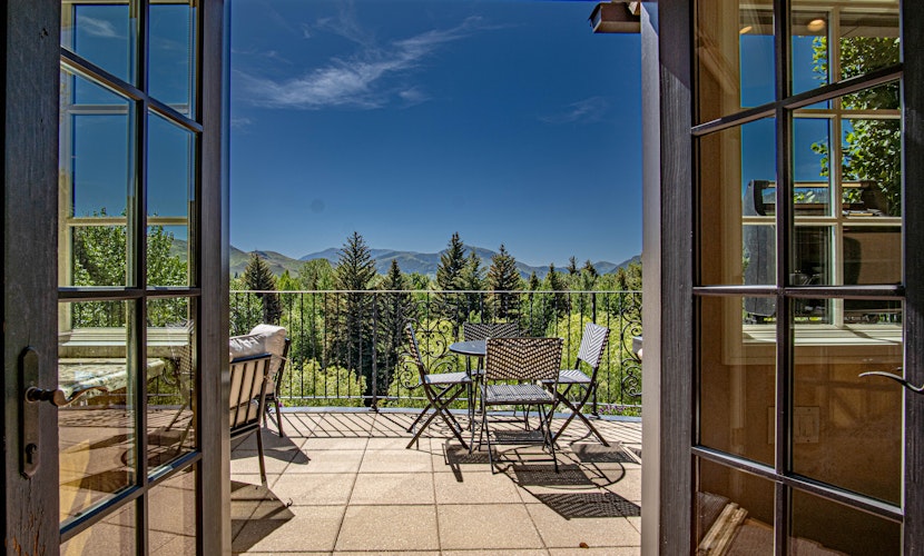 Chateau Du Soleil- Luxury Home near Ski Lifts & Downtown Ketchum!