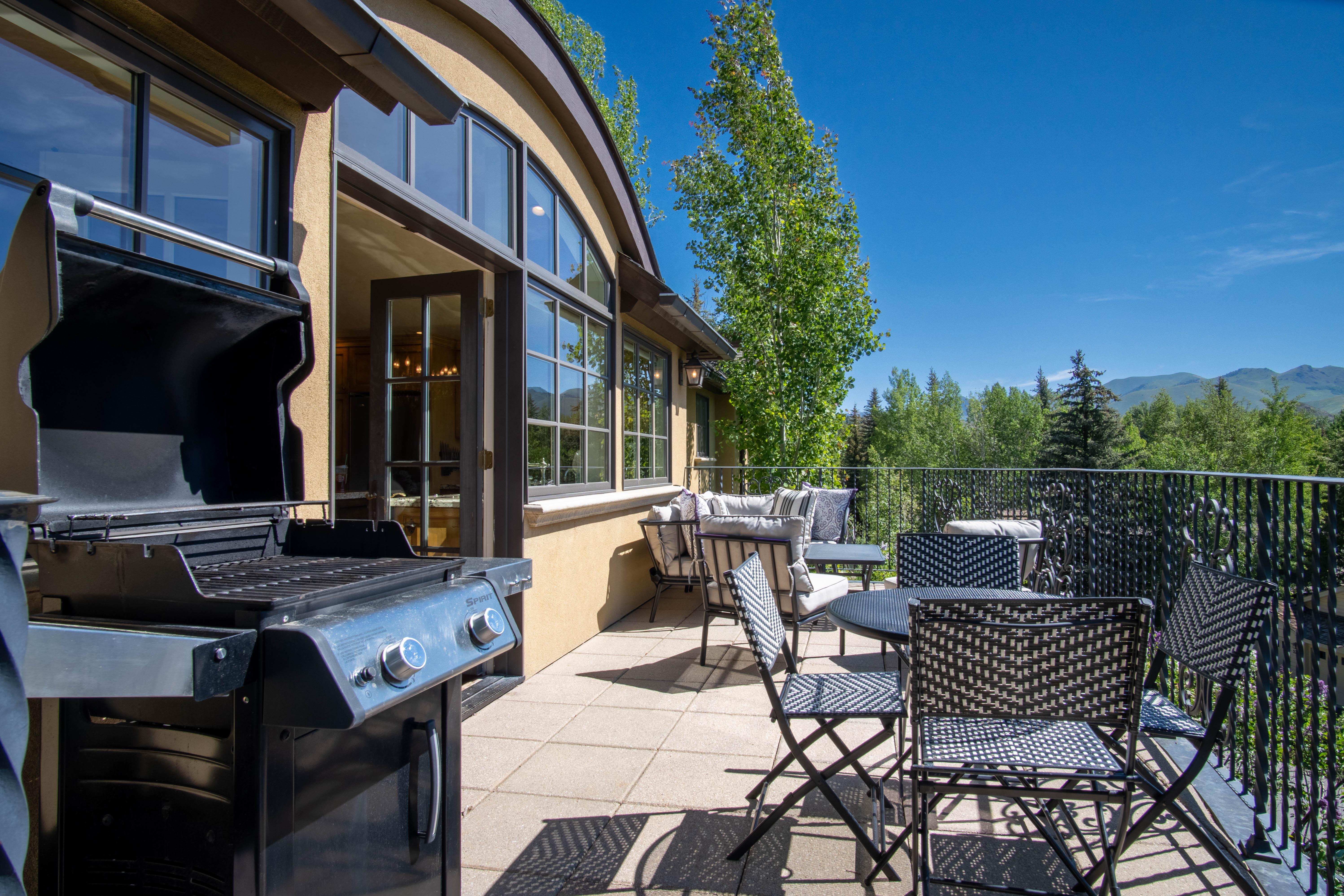 Chateau Du Soleil- Luxury Home near Ski Lifts & Downtown Ketchum!