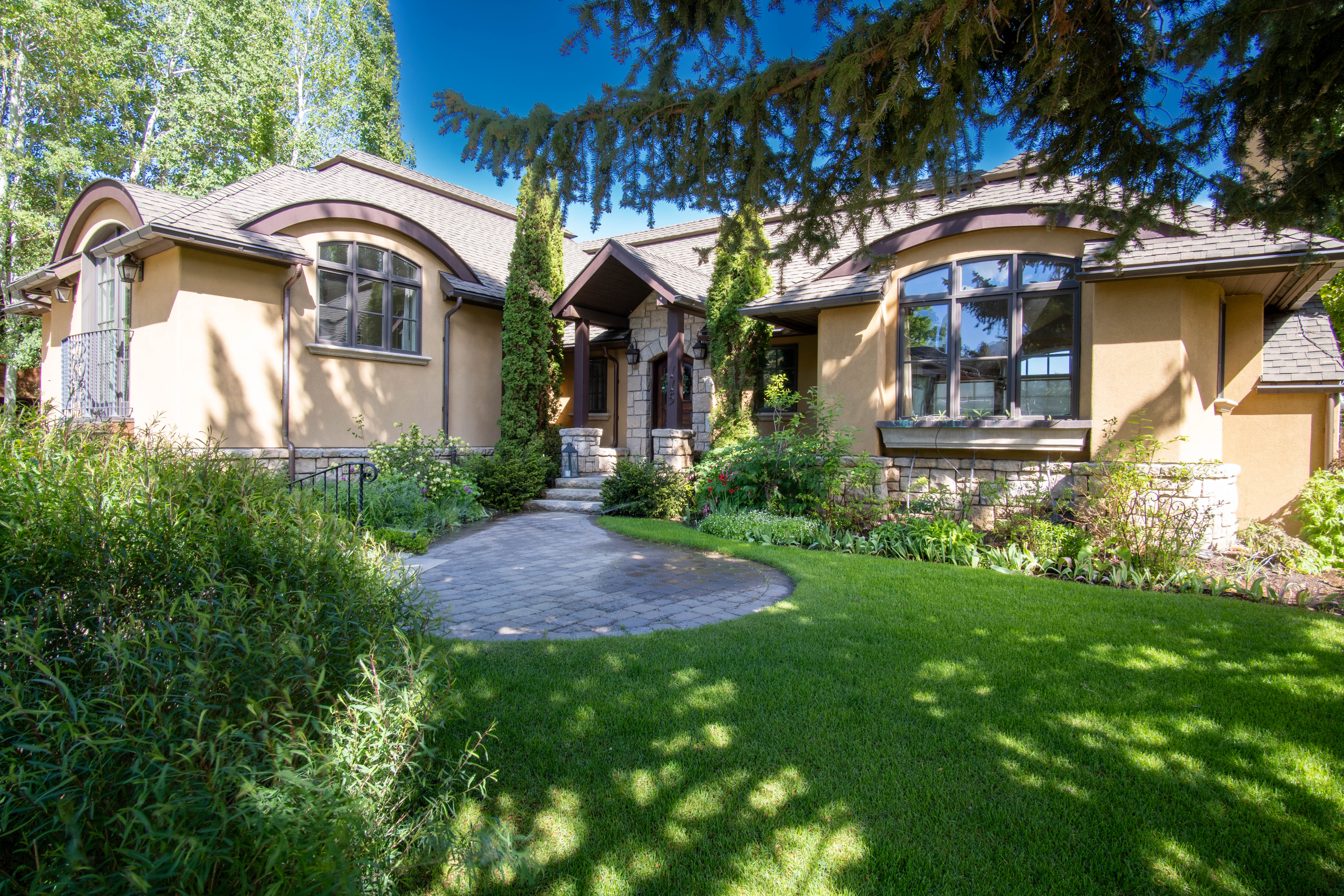 Chateau Du Soleil- Luxury Home near Ski Lifts & Downtown Ketchum!