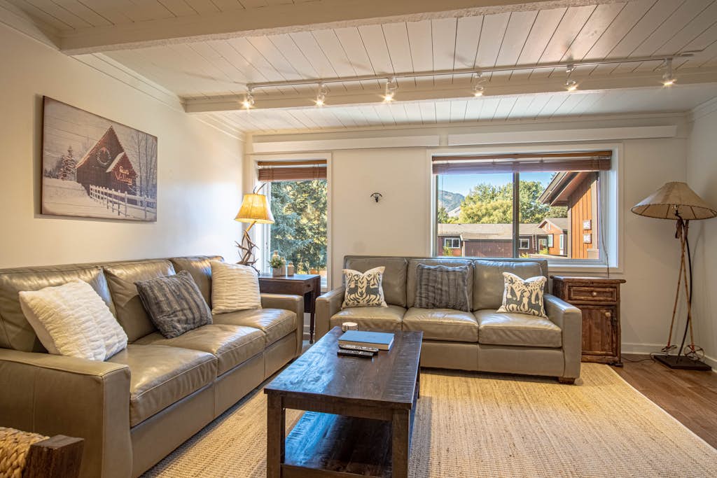 Atelier Alpine - Modern 2BD Condo w/Baldy Views + Resort Amenities