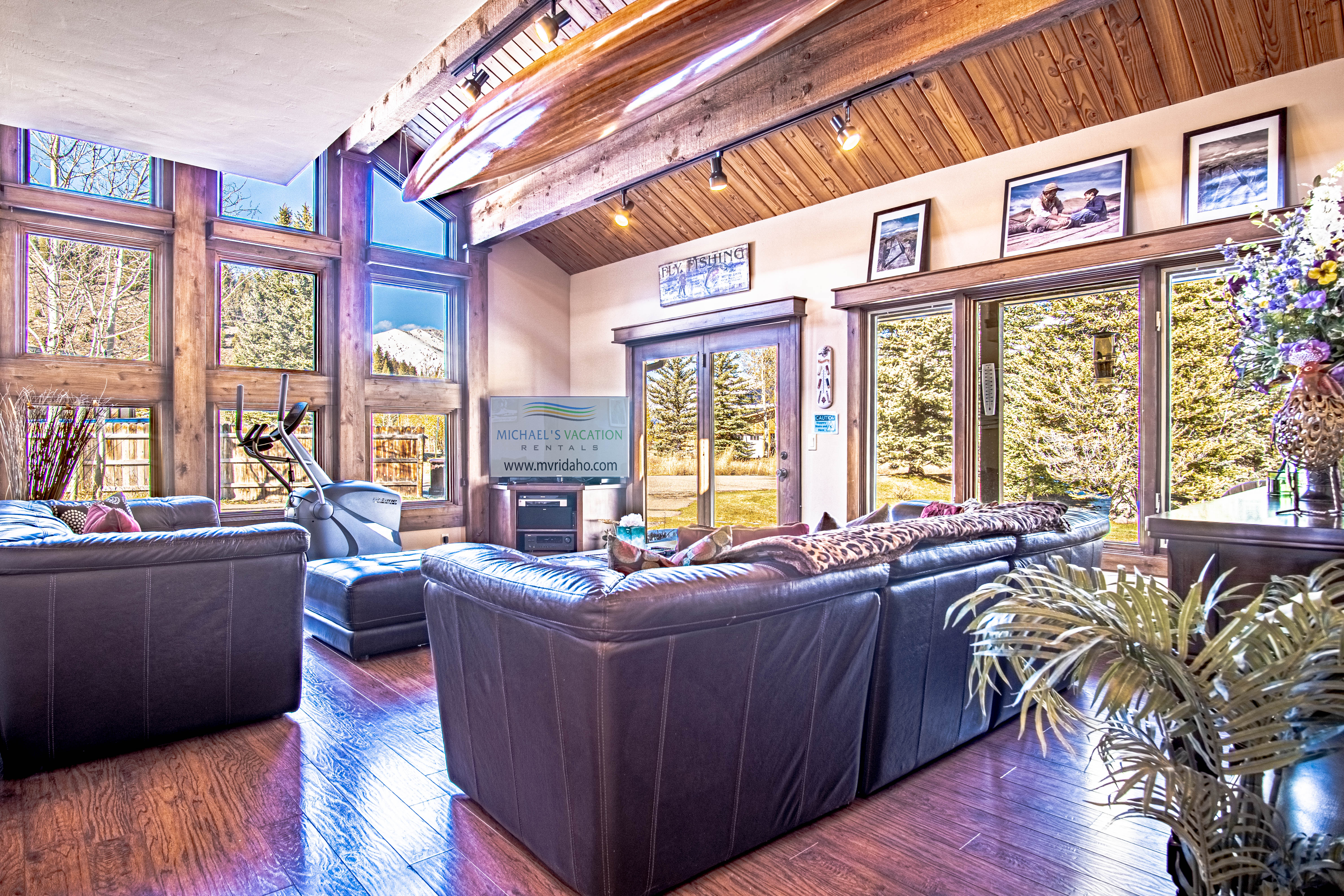 4BD Chocolate Gulch Cabin on Trailhead