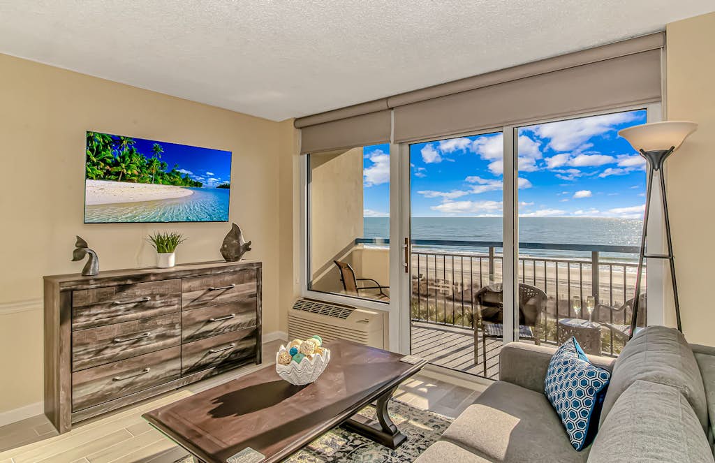 Fully Renovated!  Direct Oceanfront 1-bedroom condo - Sleeps 8!