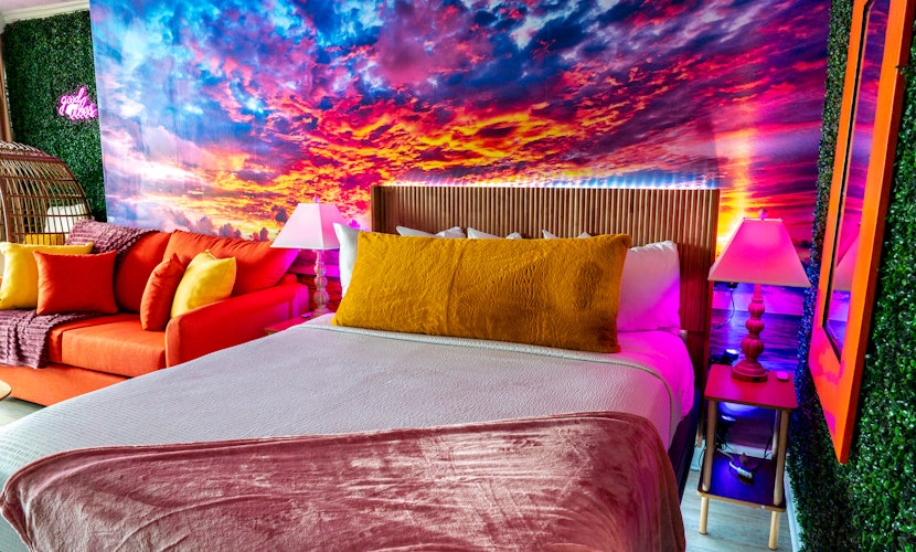 Stunning Oceanfront Queen Suite- LED lighting and more! Caravelle 221