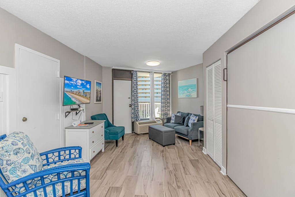 Renovated 1 BR Ocean View Suite~Caravelle 626