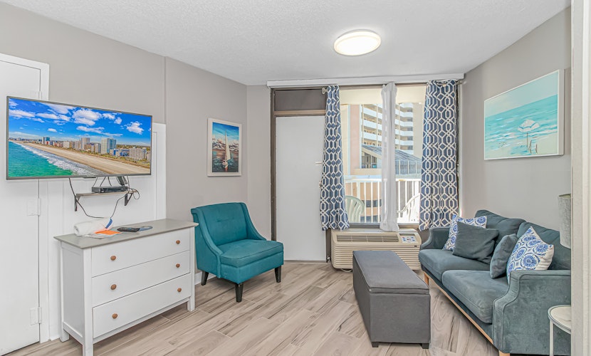 Renovated 1 BR Ocean View Suite~Caravelle 626