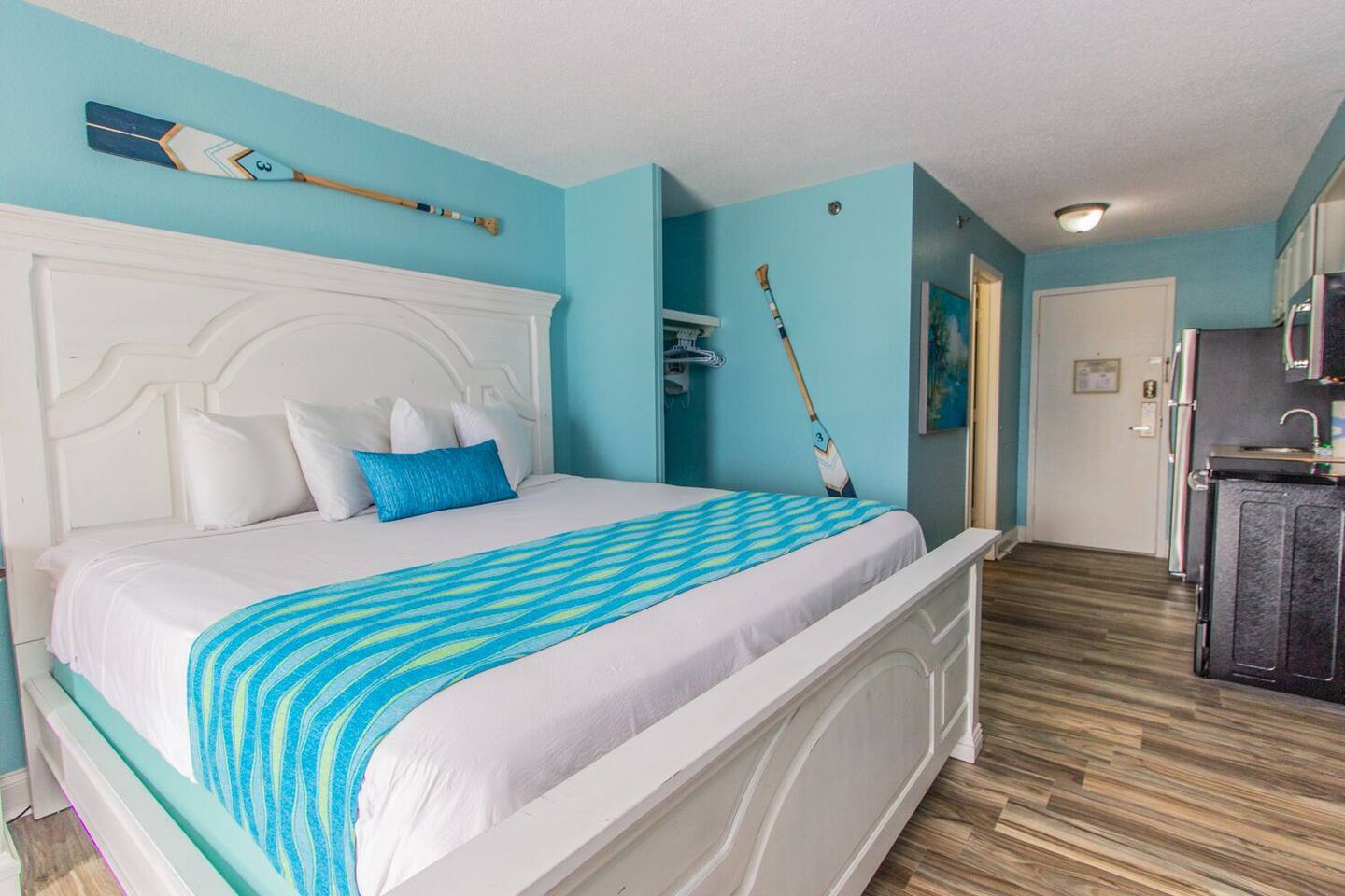 Updated King Suite - Perfect for 2-4 Guests! Sea Mist 51311