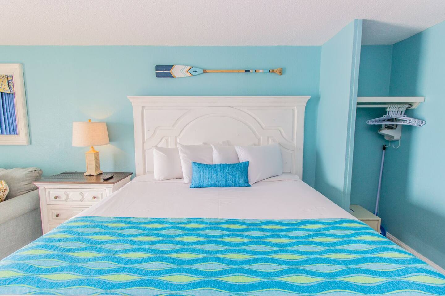 Updated King Suite - Perfect for 2-4 Guests! Sea Mist 51311