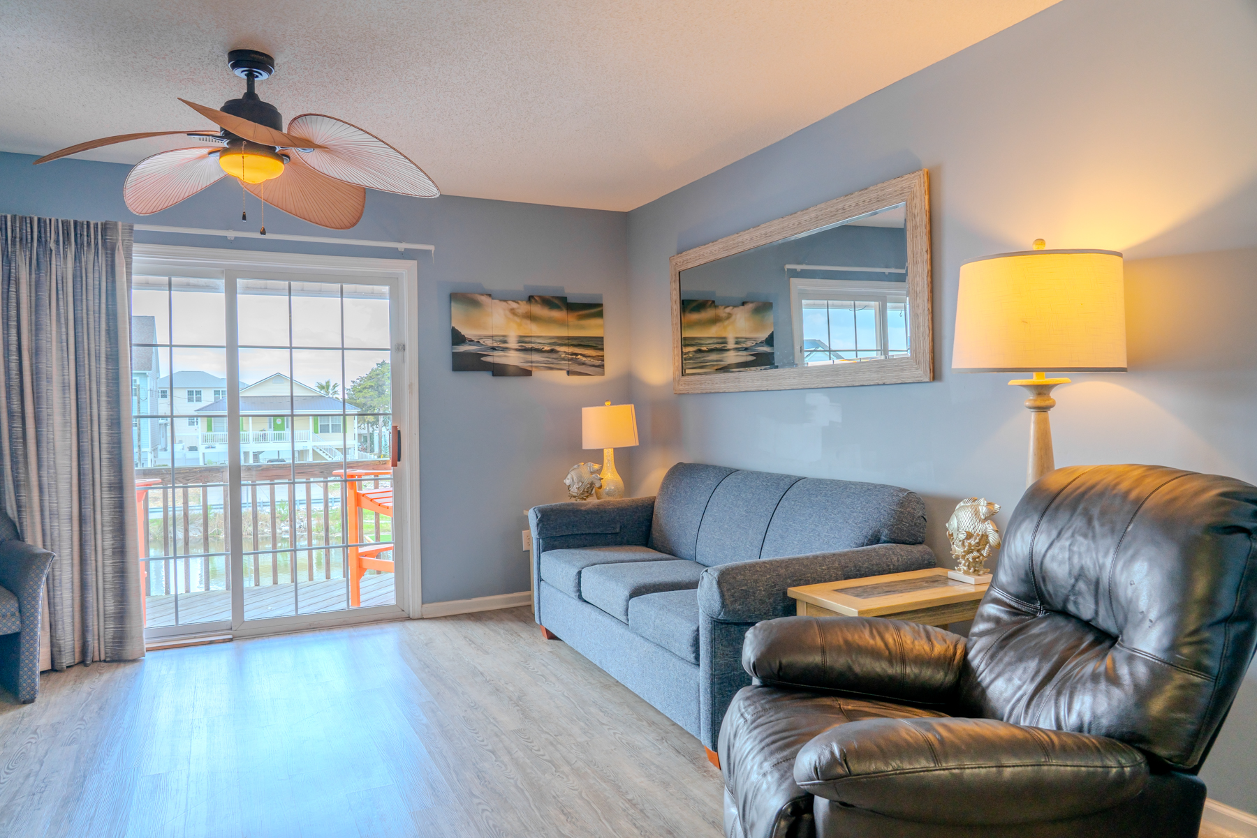 Private Deck Overlooking the Pond! Sea Pond Villas Unit 3