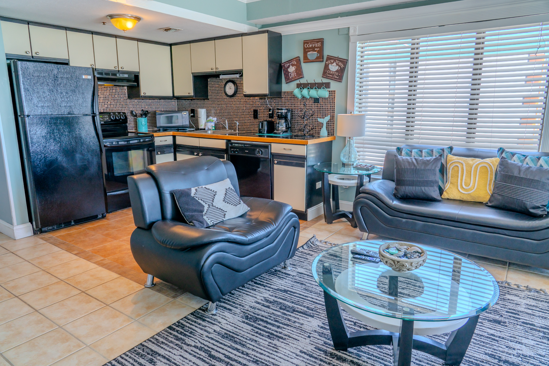 Updated Oceanfront Queen Suite~Palace 1004