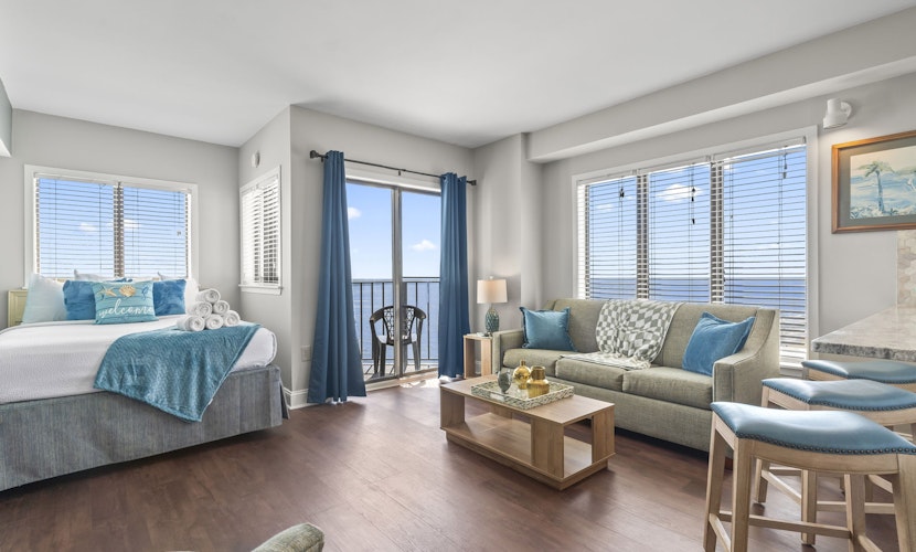 Beautifully Renovated Condo- LED Fireplace and more- Palace 1503