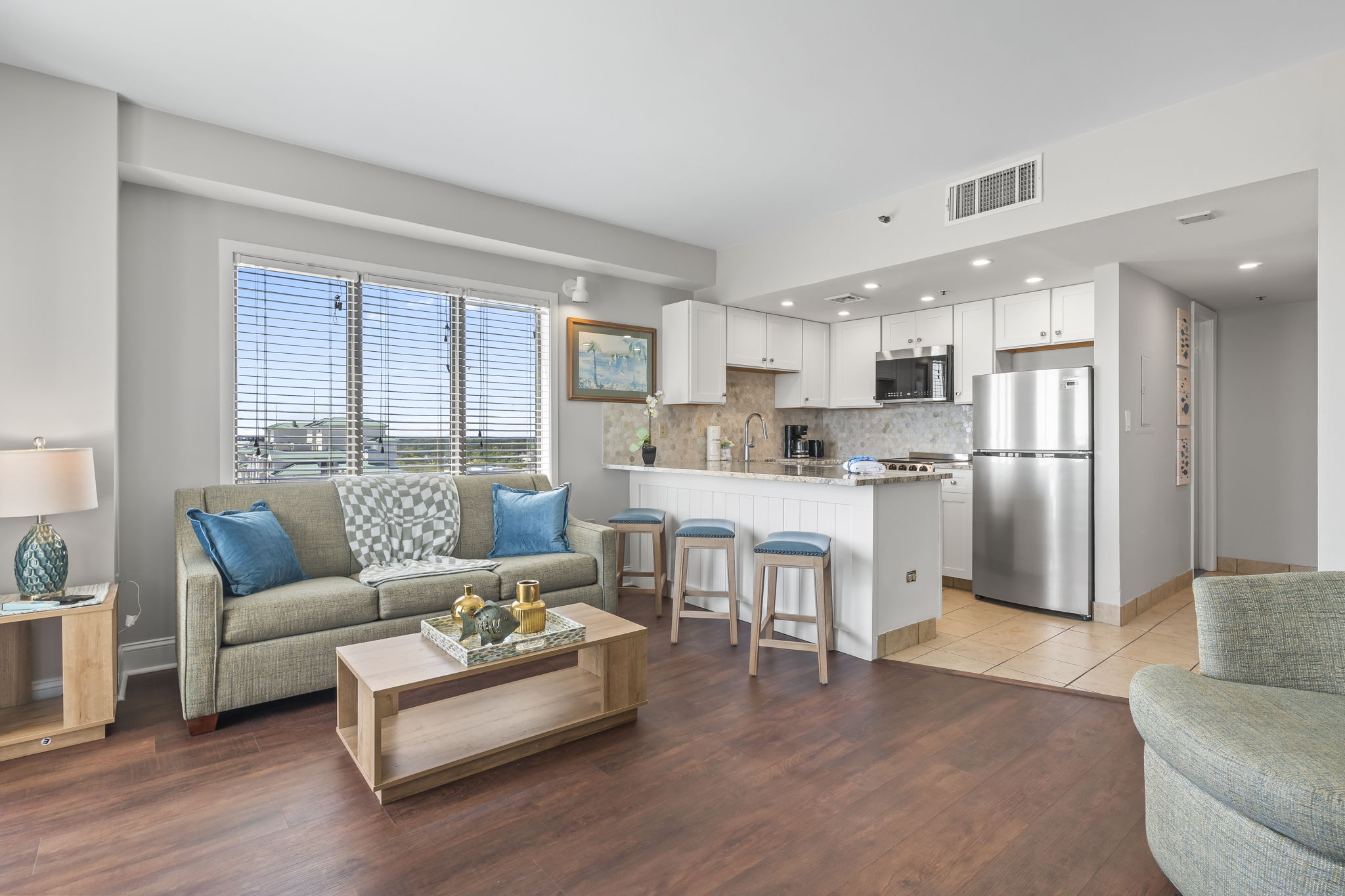 Beautifully Renovated Condo- LED Fireplace and more- Palace 1503