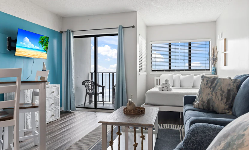 Freshly Renovated Oceanfront Studio! Palace Resort 202