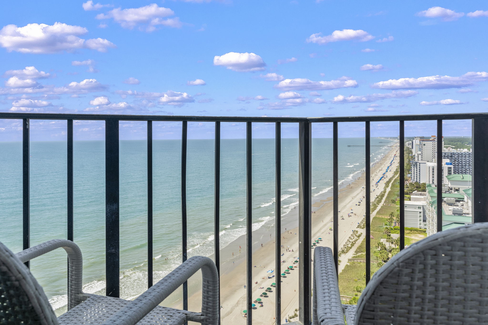 Renovated Modern Oceanfront Studio! Palace 2305