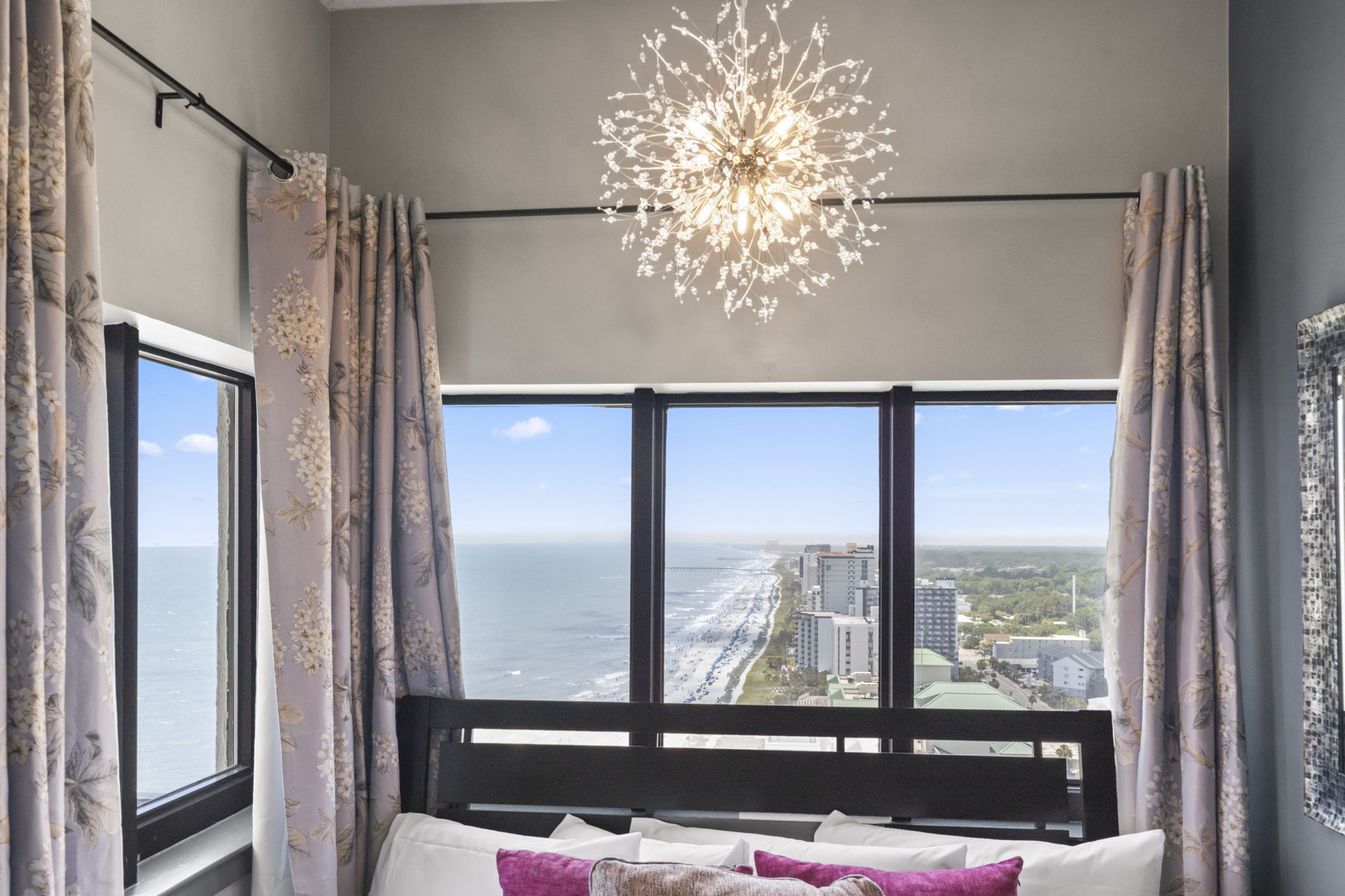 Renovated Modern Oceanfront Studio! Palace 2305