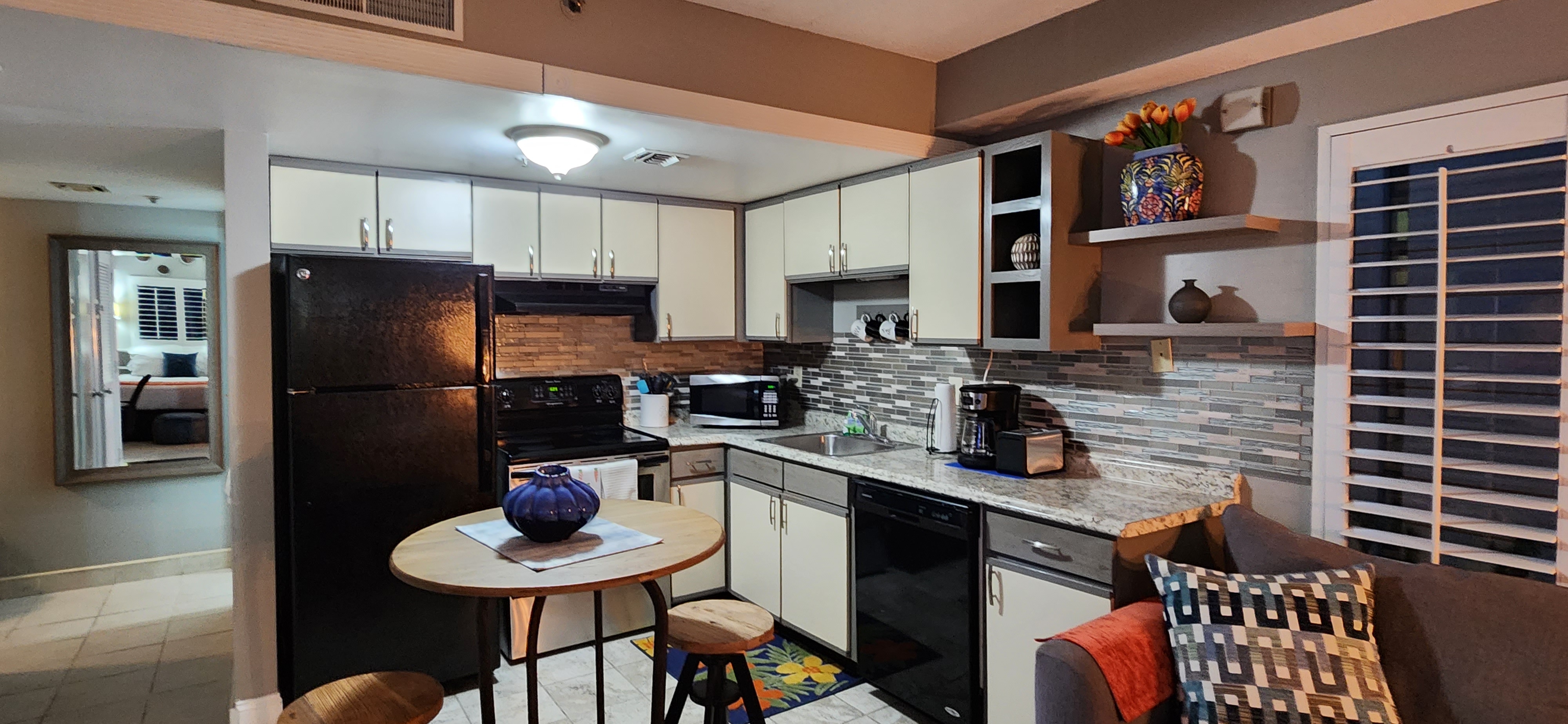 Oceanfront Studio Suite~Palace 504