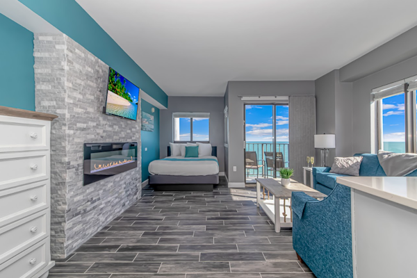 Luxury Angle Oceanfront Queen Suite - Completely Renovated & Perfect For 2! Palace Resort 603