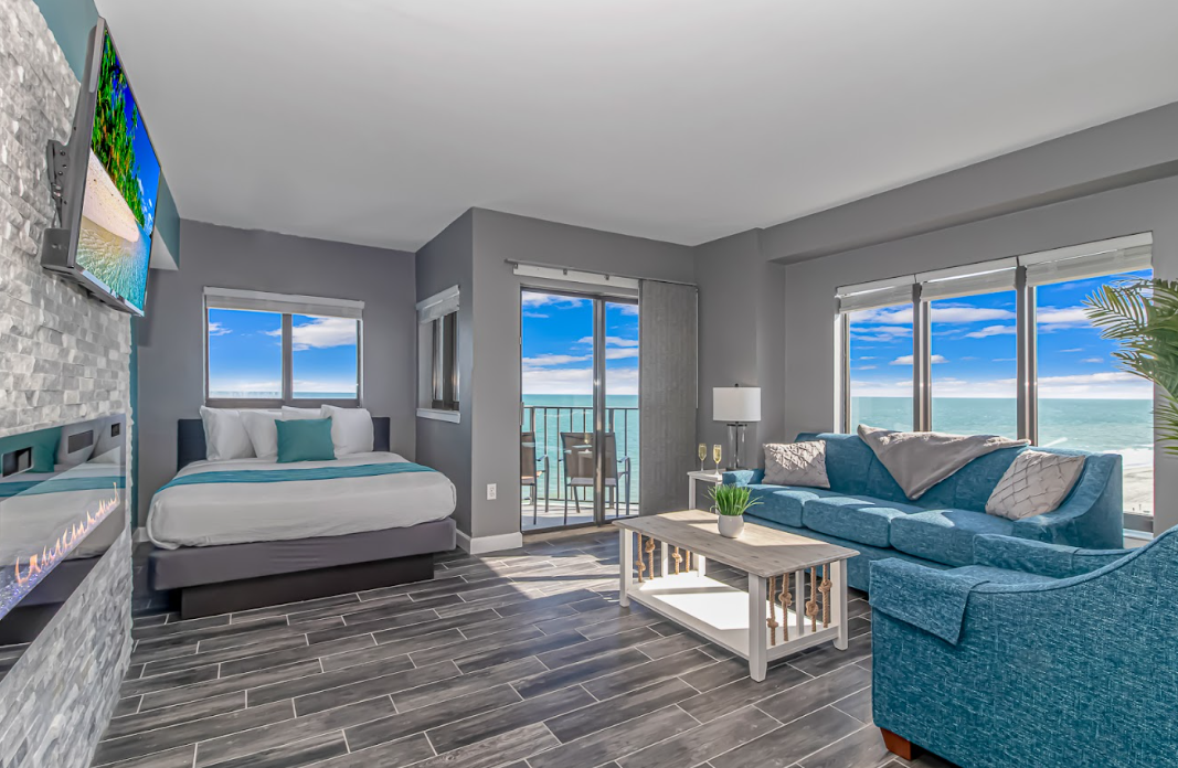 Luxury Angle Oceanfront Queen Suite - Completely Renovated & Perfect For 2!  Palace Resort 603