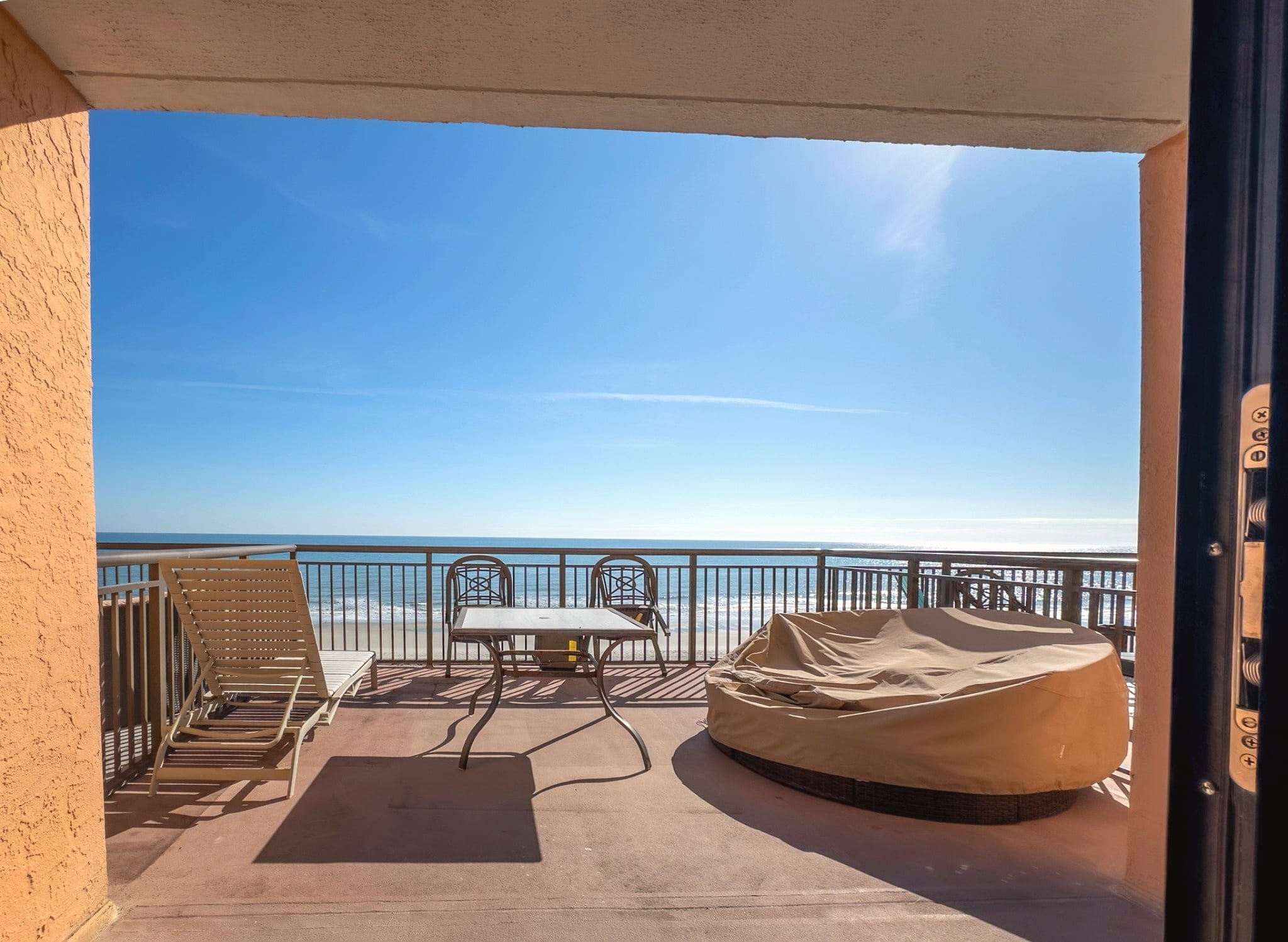 Oversized Balcony-Ocean Front Studio at Caravelle! 513