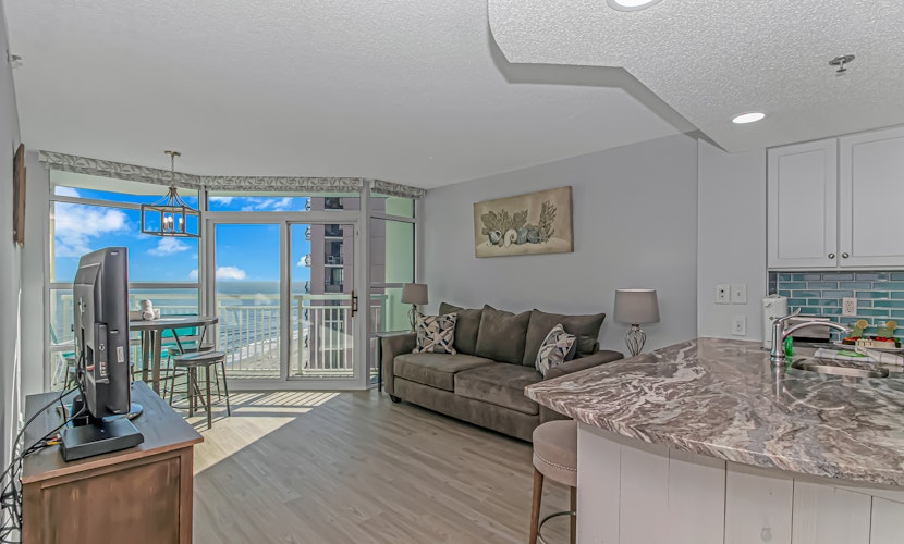 Ocean View King Suite-Carolinian 1535