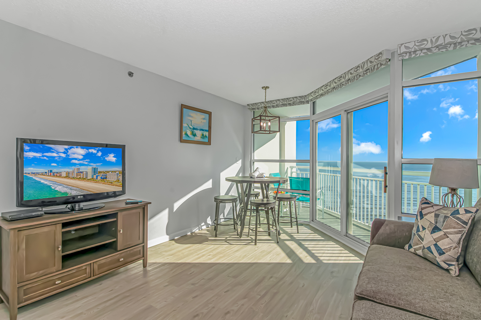 Ocean View King Suite-Carolinian 1535