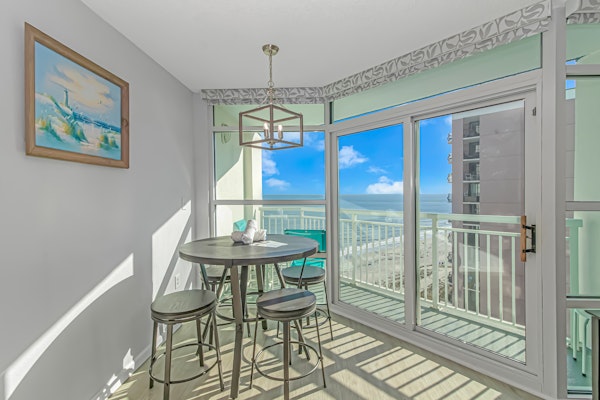 Ocean View King Suite-Carolinian 1535