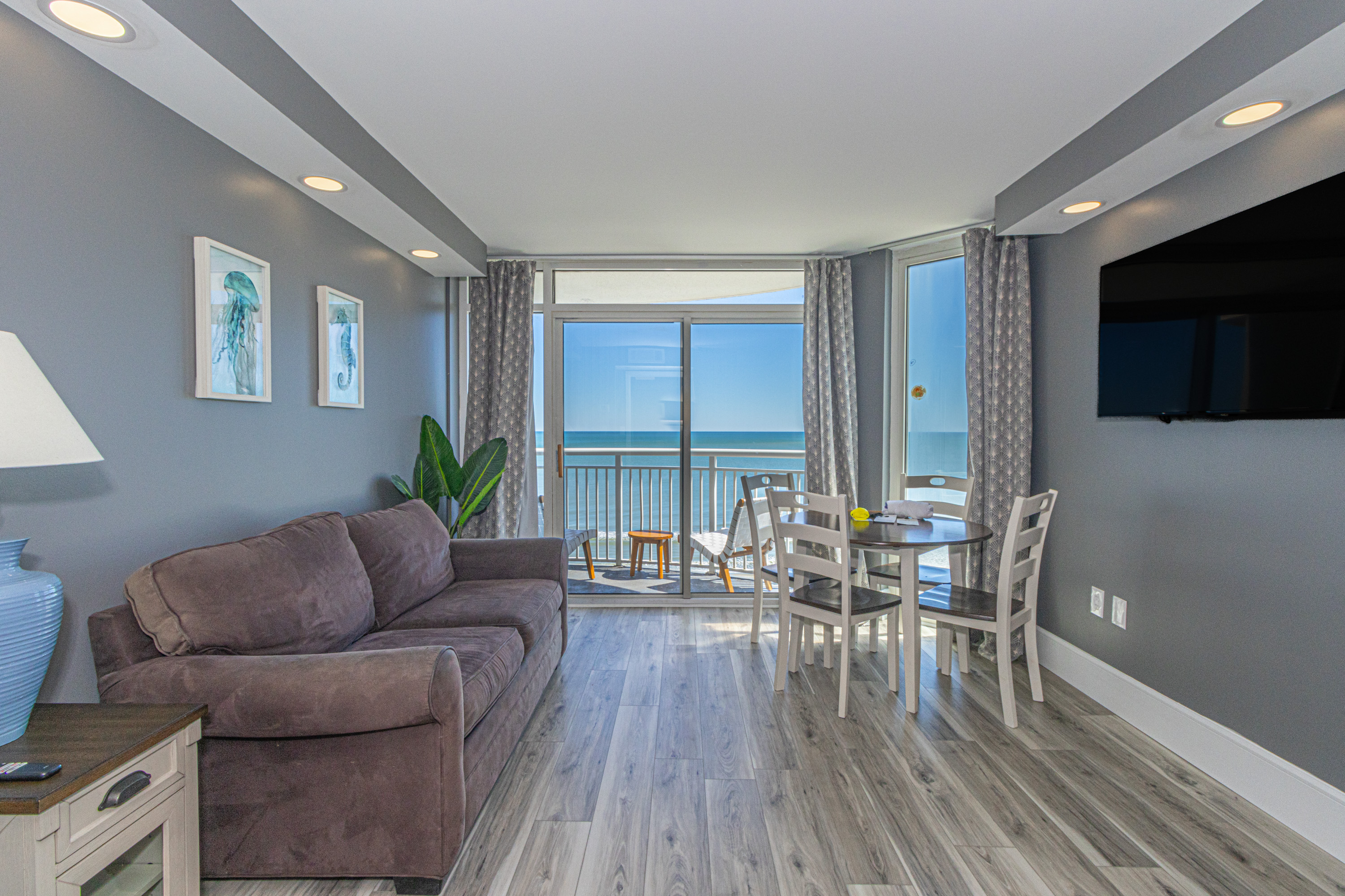 Recently Renovated Oceanfront One Bedroom Suite-Atlantica 803