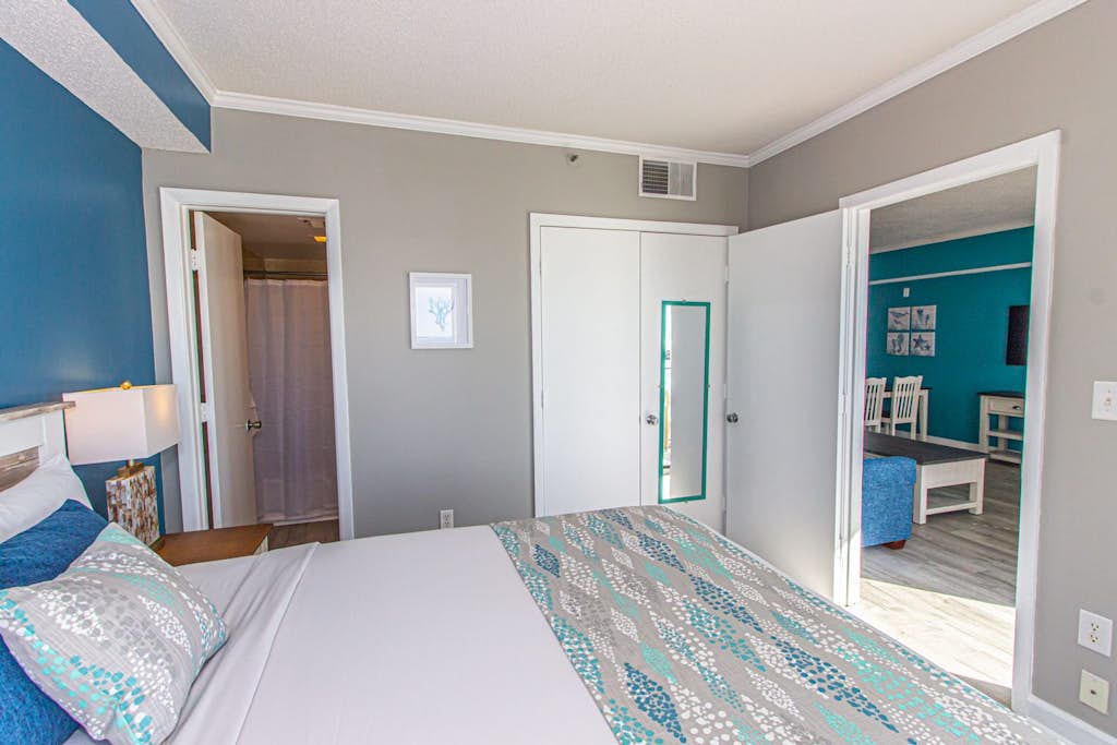 Immaculate 2 Bedroom Apartment with Stunning Views!  Palace Resort 2113