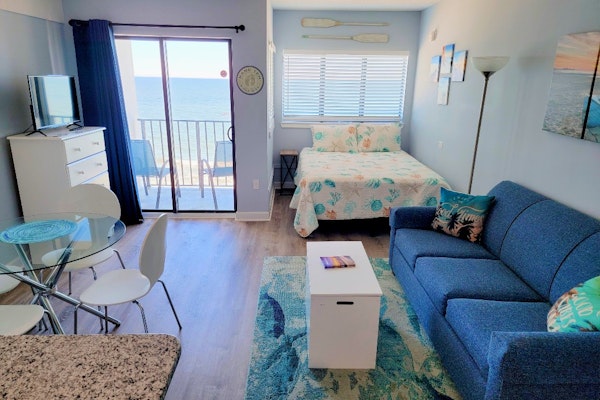 Fully Updated Direct Ocean Front Studio with Panoramic Views Palace Resort 602