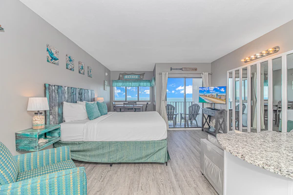 Nicely Updated Direct Ocean Front Studio with Panoramic Views Palace Resort 2101