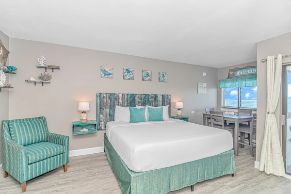 Nicely Updated Direct Ocean Front Studio with Panoramic Views Palace Resort 2101