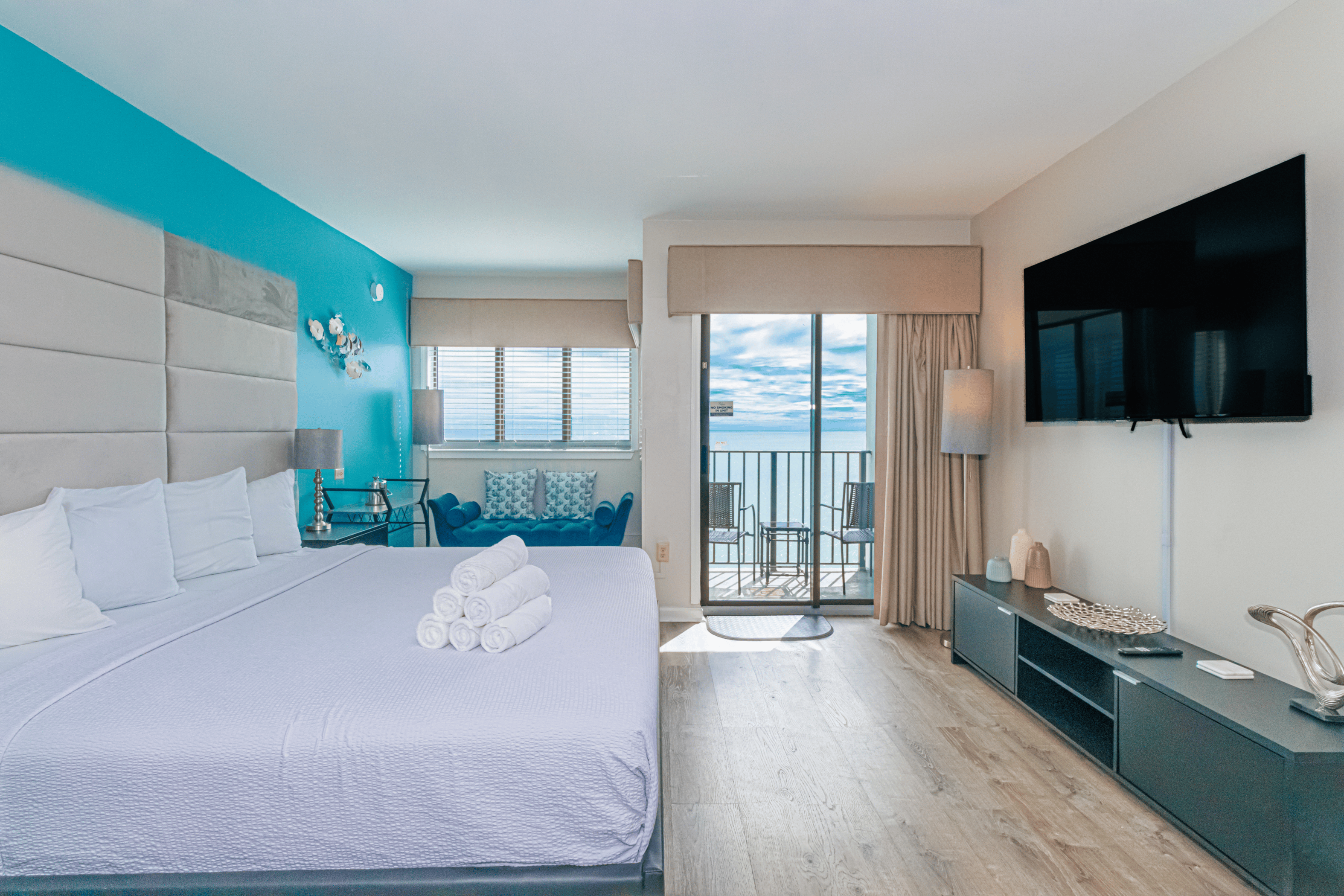 Direct Oceanfront King Suite with Gorgeous Views!  Palace Resort 1501 - Sleeps 2 guests!