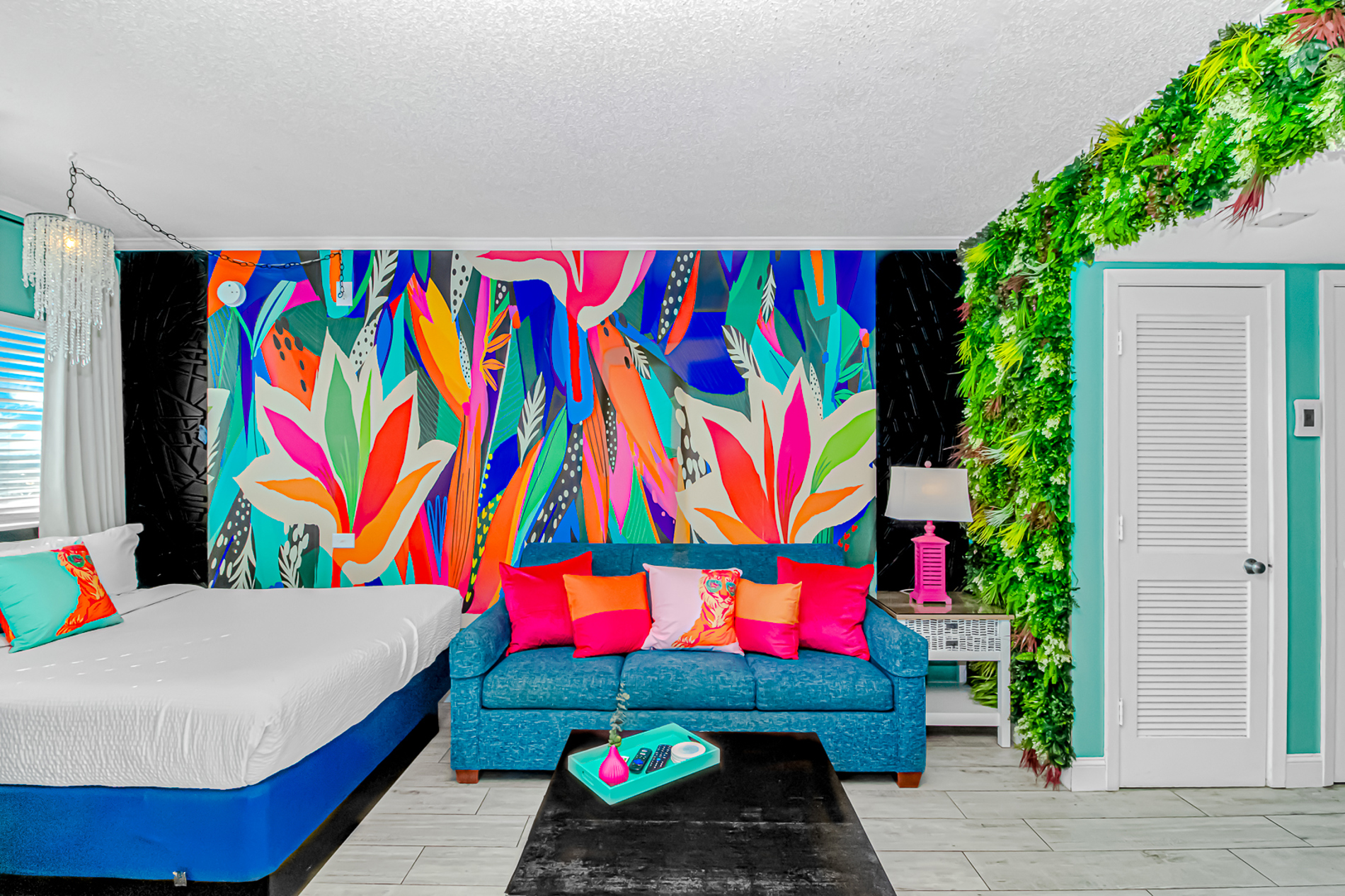 Modern & Futuristic Updated Oceanfront Escape! Palace 1005