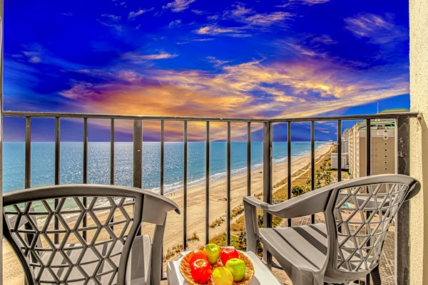 Modern & Futuristic Updated Oceanfront Escape! Palace 1005