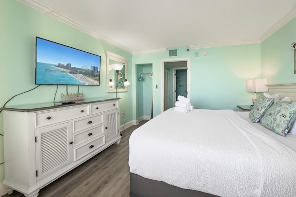 2 Story Direct Oceanfront Penthouse- Sandy Beach Resort 1116- Sleeps 6!