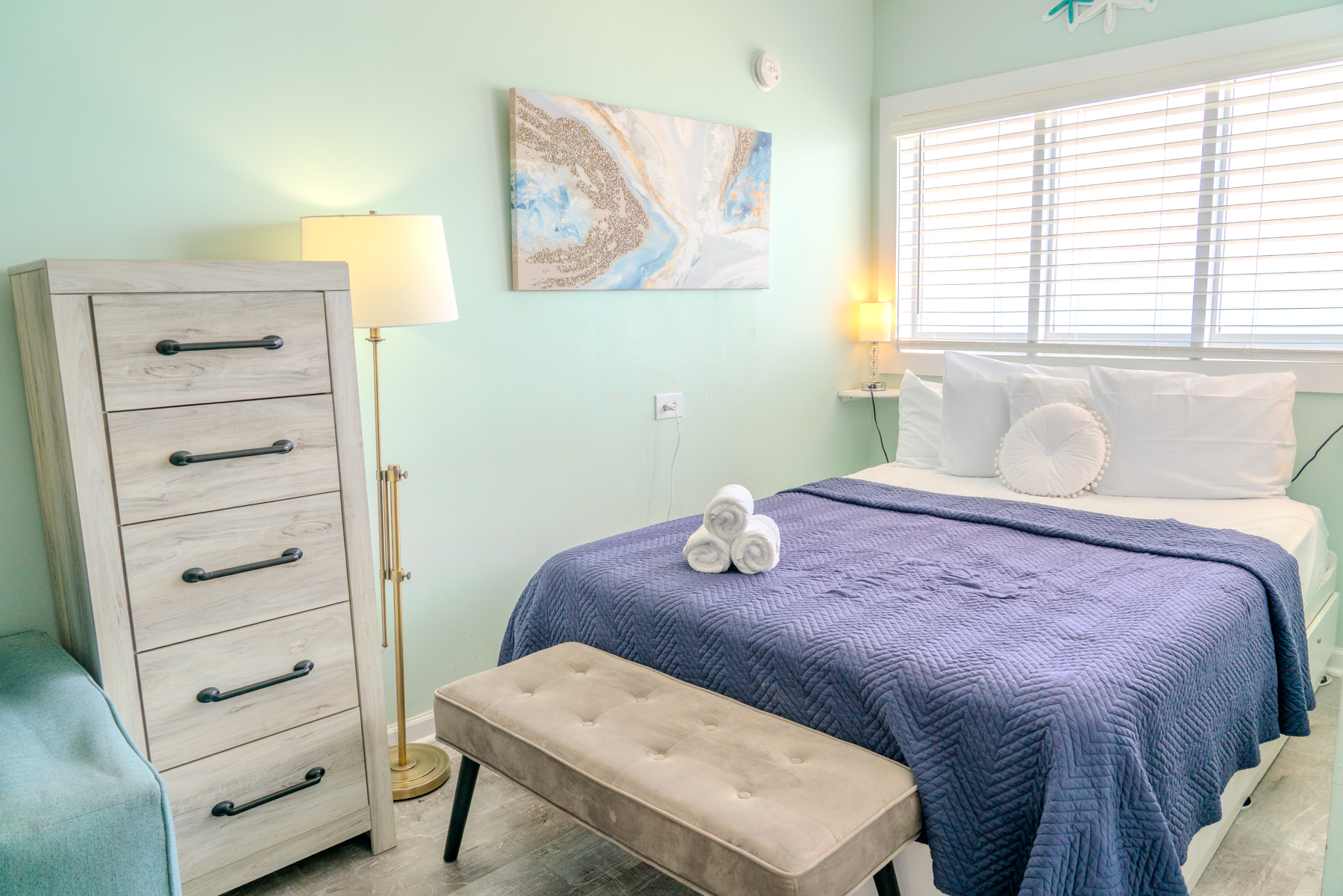 Luxurious Oceanfront Queen Suite - Completely Renovated & sleeps 2-4!  Palace Resort Unit 701