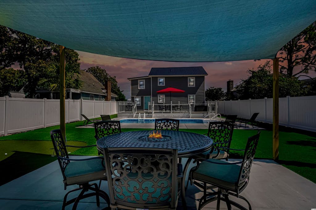 Immaculate Home With Putting Green and Private Pool! Pet Friendly 6 Bedroom- 4 Bath Duplex A&B