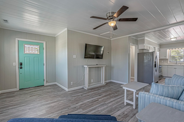 Immaculate Upper Level Apartment With Putting Green and Pool! Pet Friendly 3 Bedroom - 2 Bath Unit B